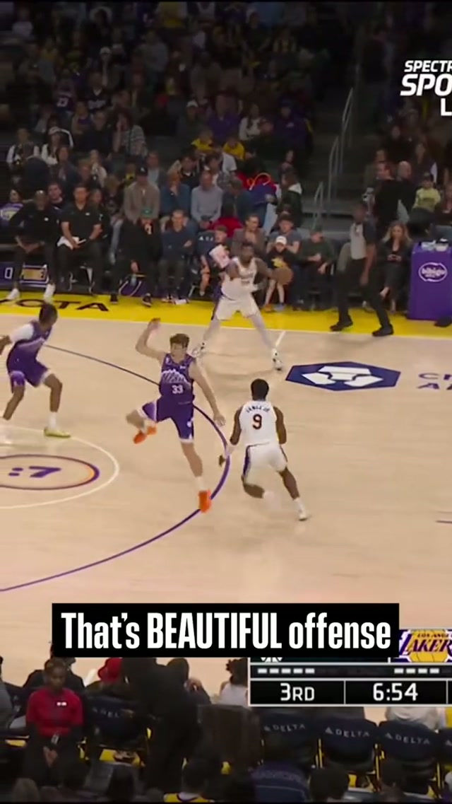Beautiful passing from the fellas 😮‍💨 #Lakers