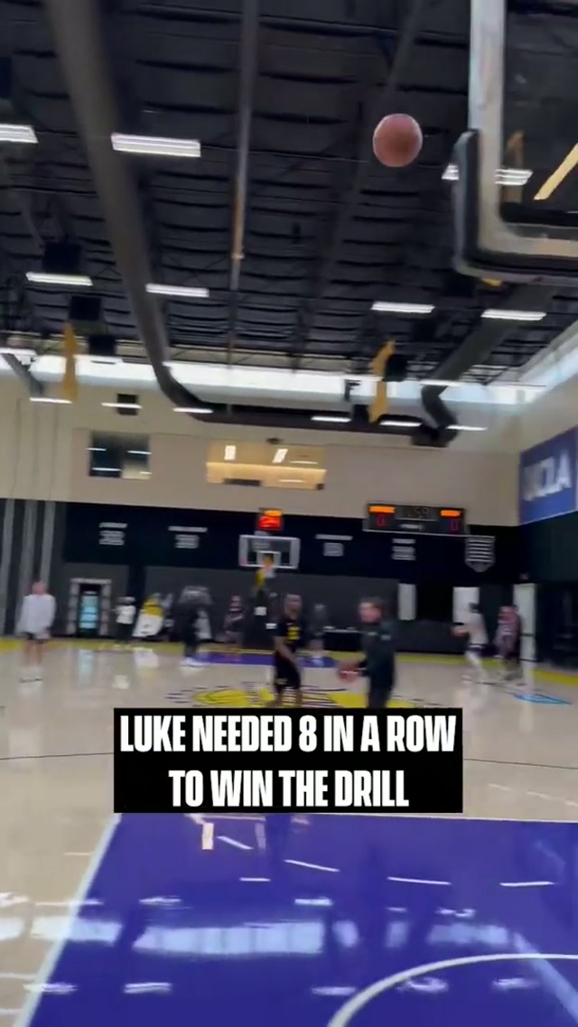 Luke couldn’t miss and DA was LOVING IT 😄 #lakers
