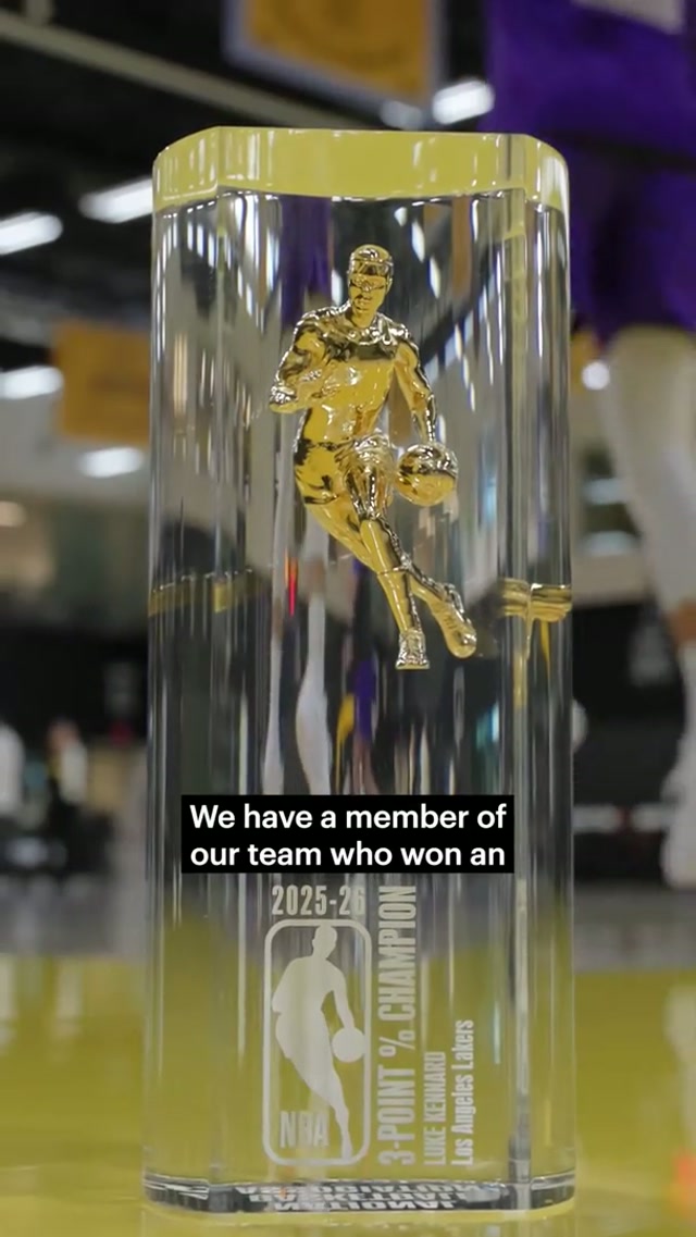 JJ and the Lakers surprised Luke with his trophy for leading the NBA in 3-point percentage 🙌 