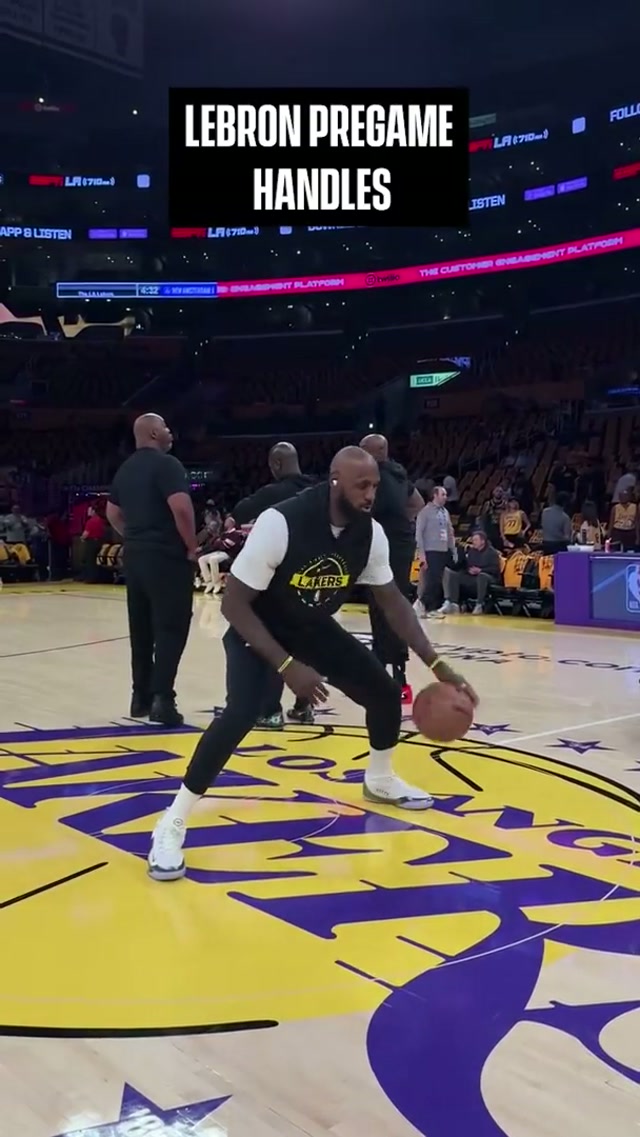 Pregame playoff warmups for the King 👑 #lakers #lebronjames 