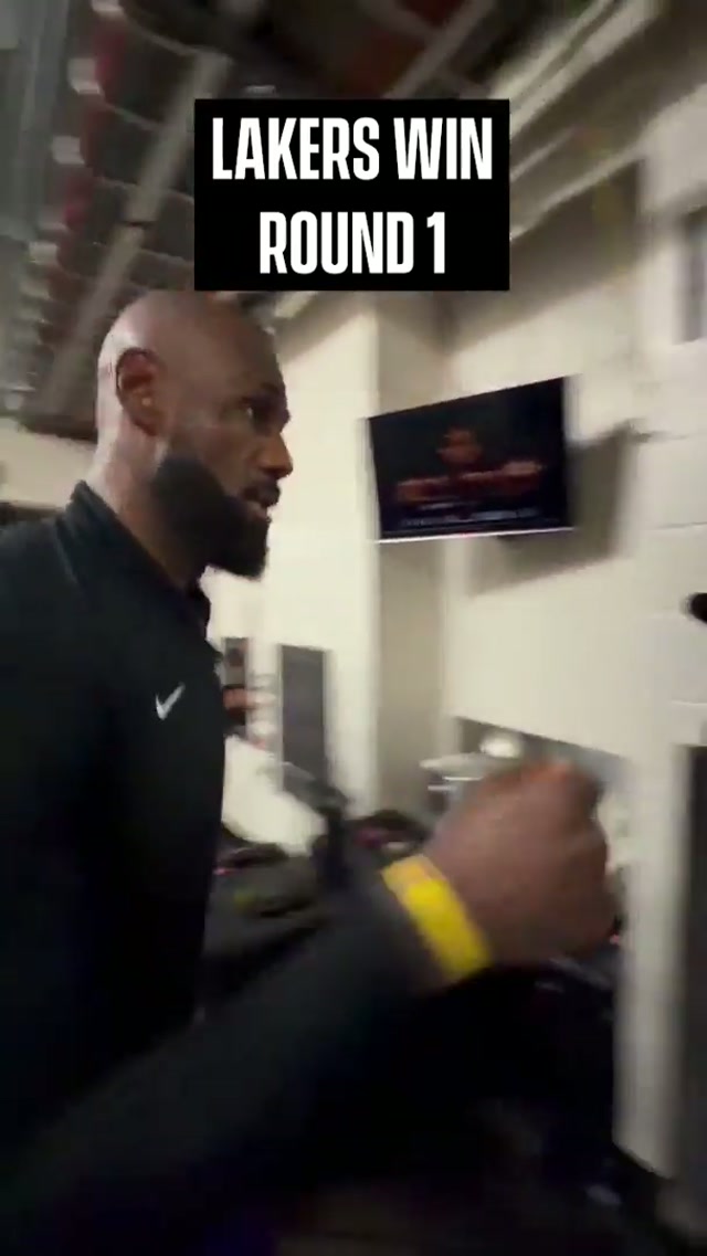 Celebrating the series-clinching win 🙌 #lakers #NBAplayoffs