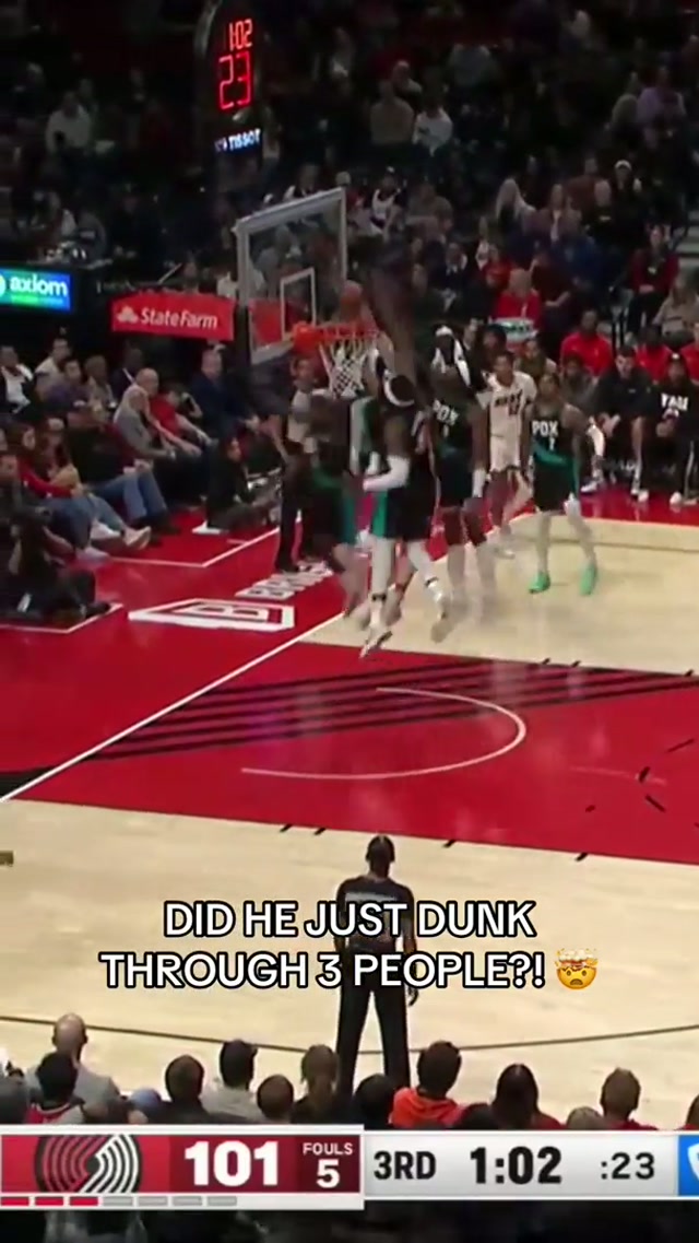 Yoooo whaaaaat!? 🤯 #simone #nba #dunk 