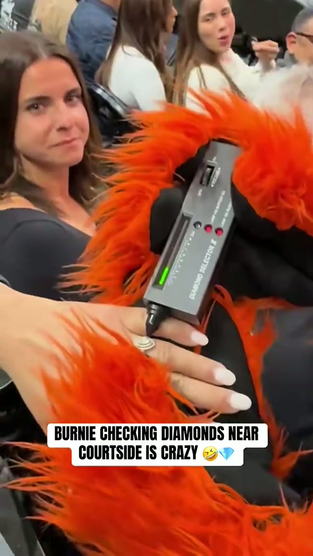 Not the diamond check in the middle of the game 😮‍💨💎 #diamond #courtside #funny #mascot #fan