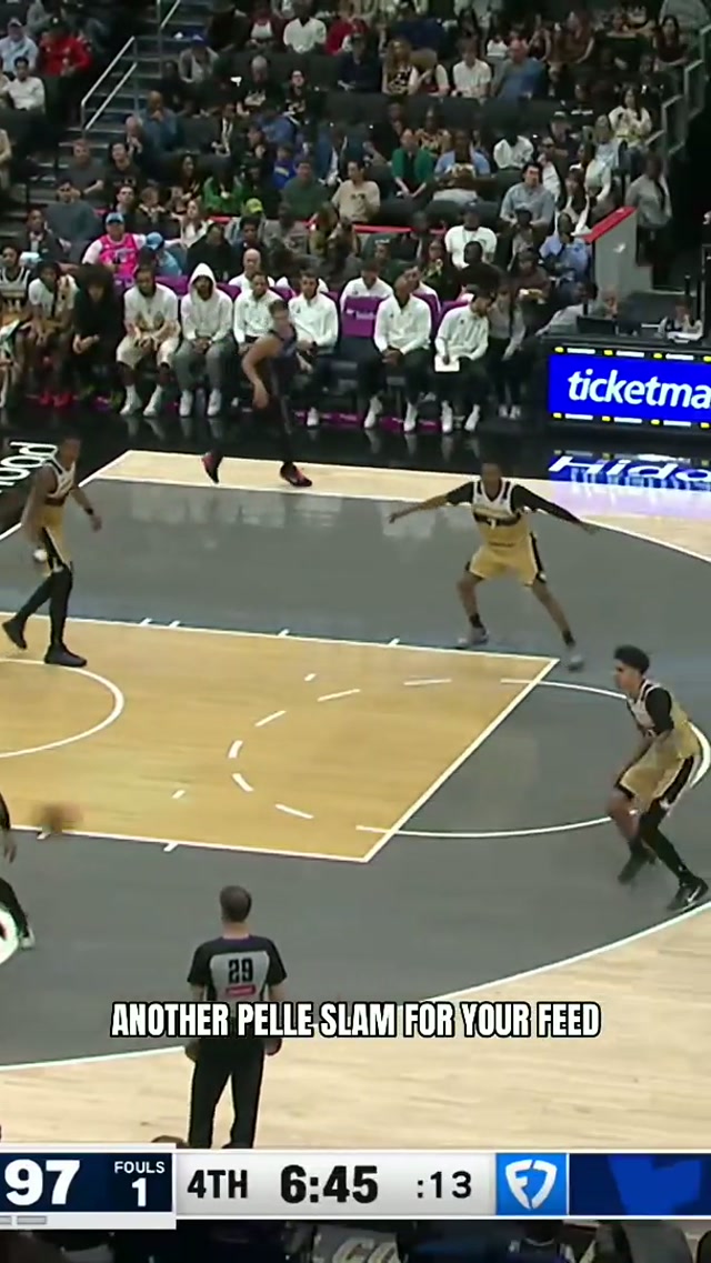 BIG HOPS ‼️ #pelle #dunk #pellelarsson #nba 