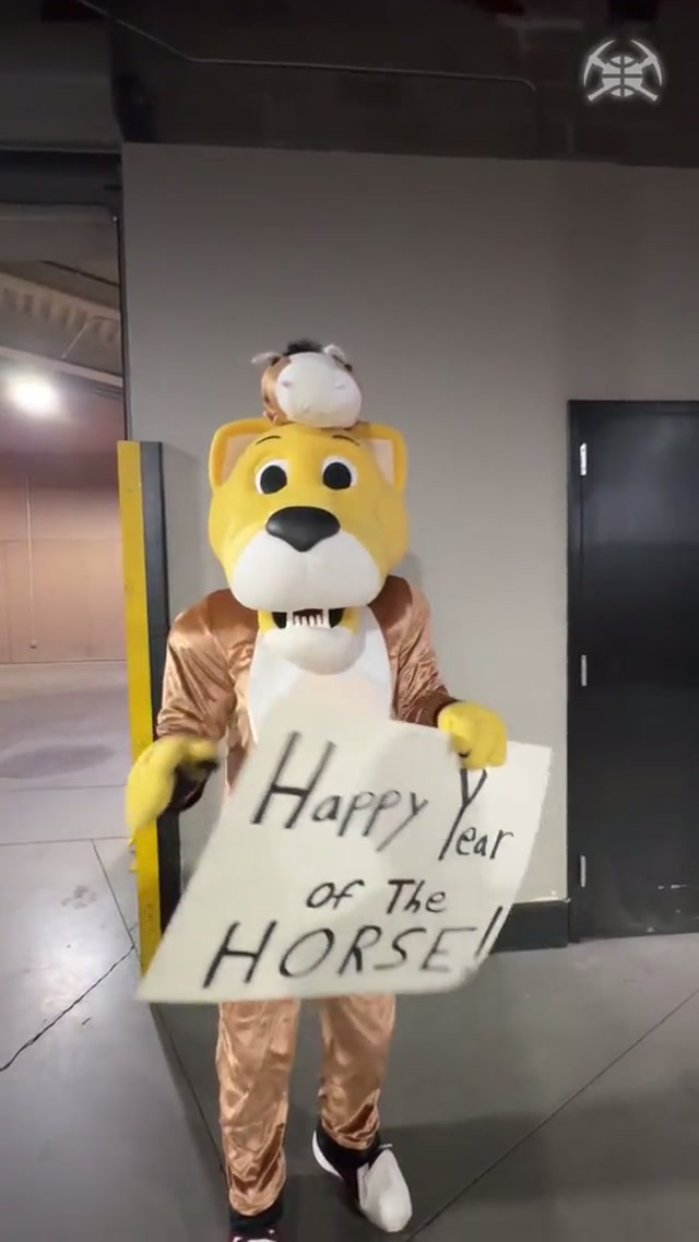Hold your horses @thesupermascot #denvernuggets #nba