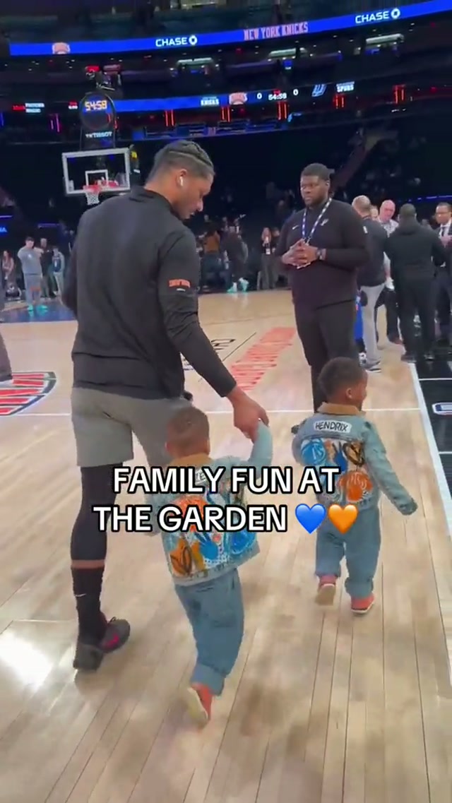 gamedays are always special with the fam #nba #nyknicks #family #jalenbrunson #joshhart 