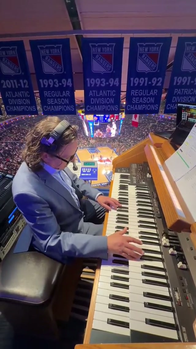 The process of the organist for the New York Knicks, ft. Ray Castoldi

#whatsyourprocess #nyknicks #playoffseason