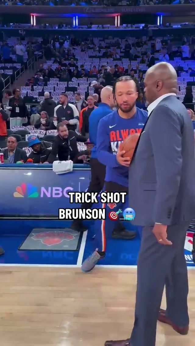 brunson is locked innnn 🎯 #nyknicks #trickshot #nbaplayoffs 