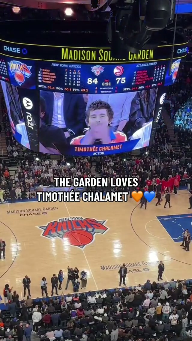 that’s our bestie frrrr 😁🧡💙 #nyknicks #timotheechalamet #nbaplayoffs #courtside 