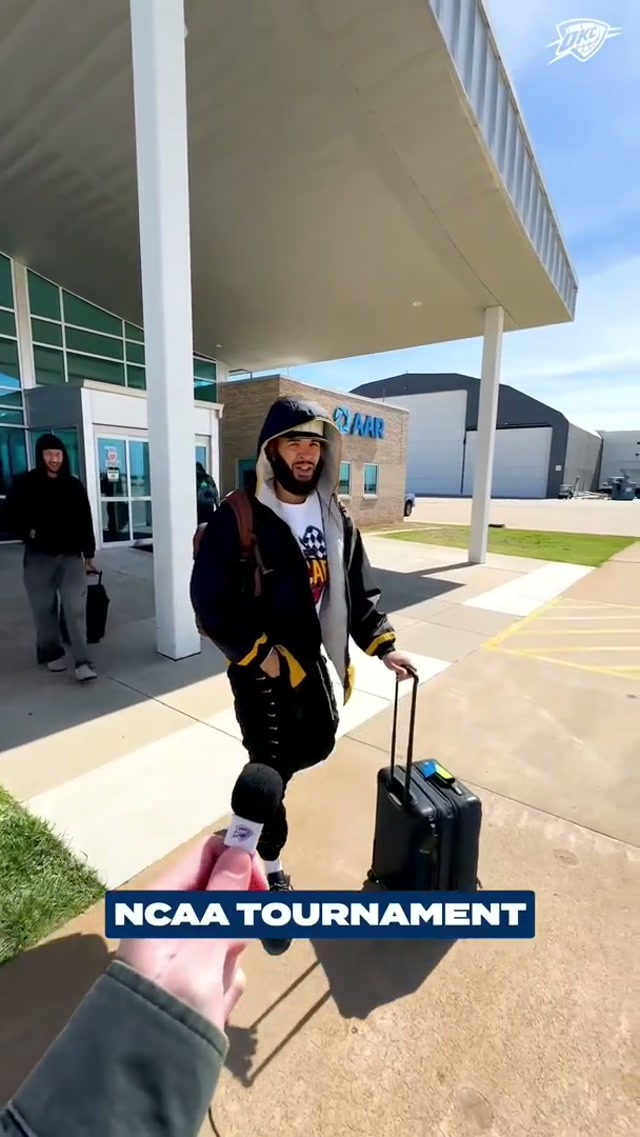 Bracket talk before the flight ⛹️‍♂️ 