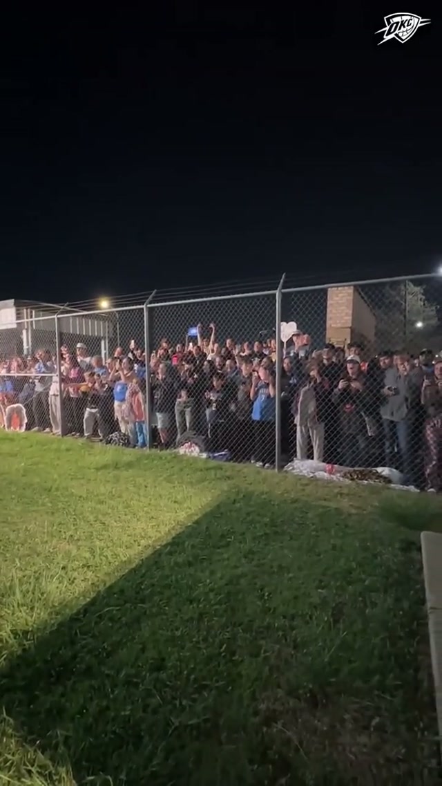 The Thunder tradition continues ⚡️

Our Loud & Loyal welcomed the team home at 1:30AM after the final road trip of the regular season 🗣️💙 #okcthunder 