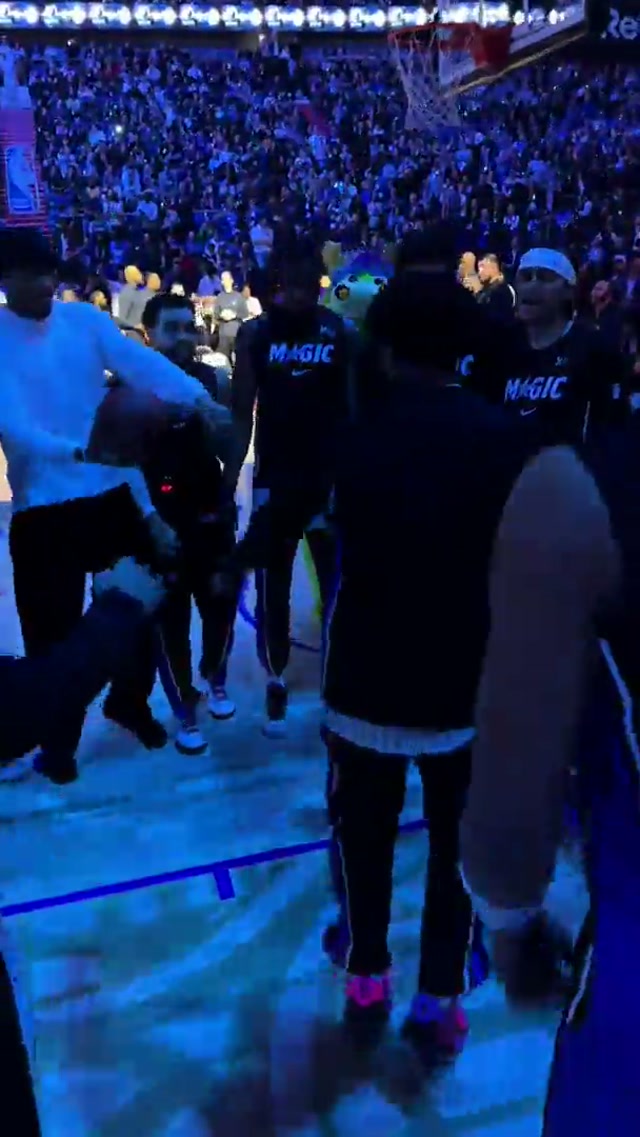 live from London 🕺🏽🇬🇧 #NBA #OrlandoMagic 