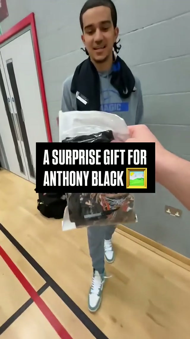 AB gets his POSTER on a T-shirt 😤🔥 🎥: @NBA #NBA #OrlandoMagic 