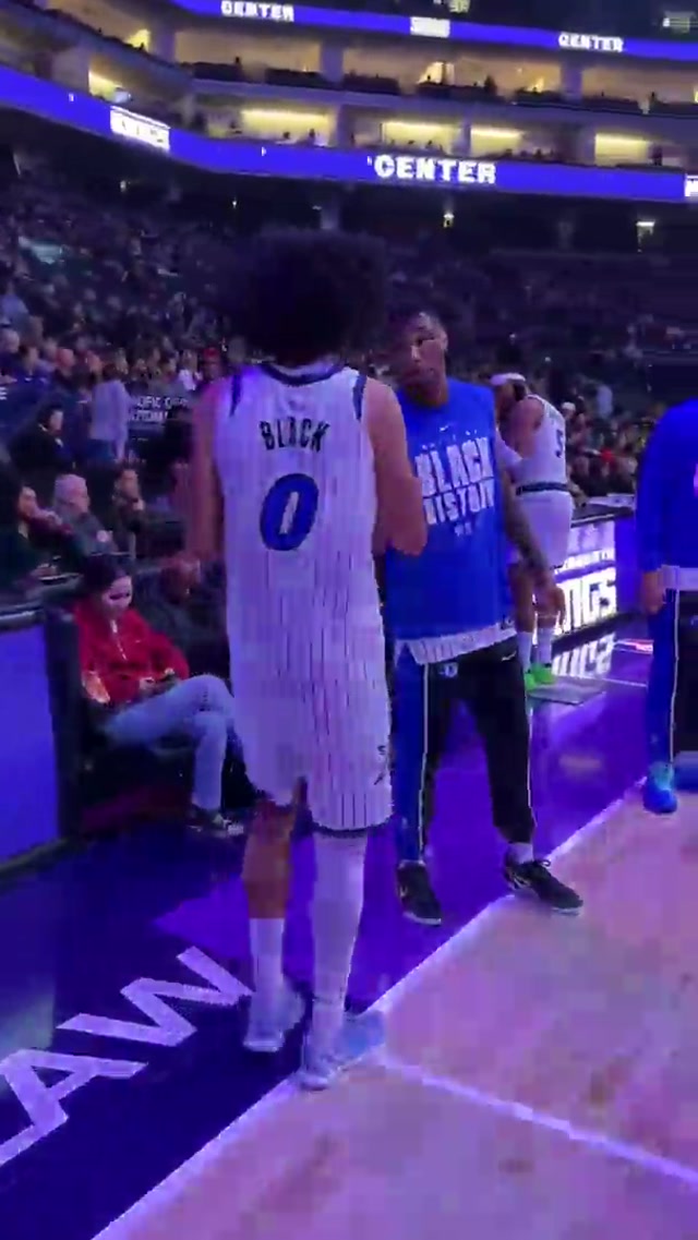 AB in his pregame 🤝 bag #NBA #OrlandoMagic 