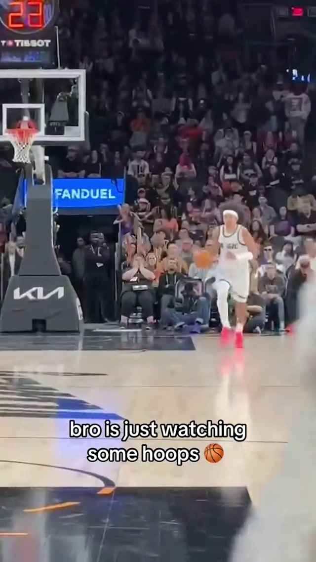 wait the dawg doin?! 🐶 #NBA #OrlandoMagic 