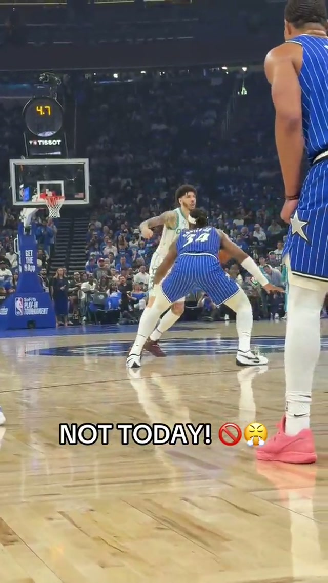 Wendell BLOCKS it into the stands 😤 #NBA #OrlandoMagic 