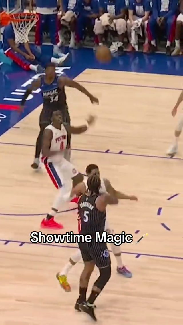 the no-look alley is WILD 🍿🤯 #NBA #OrlandoMagic 