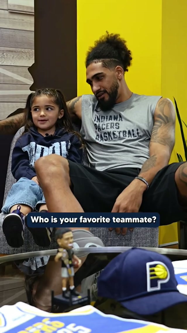 Remi Toppin asks Tyrese Haliburton who his favorite teammate is 👀

#NBA #Pacers #ObiToppin #TyreseHaliburton #Basketball
