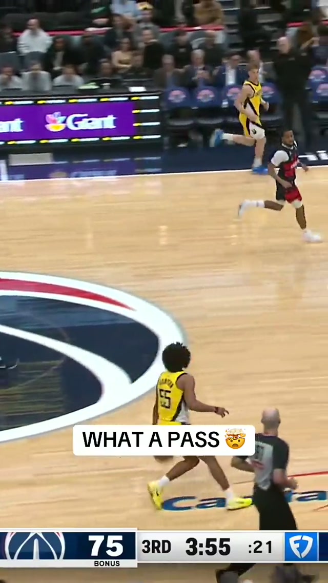 Jarace Walker goes behind the back to Taelon Peter in the corner 🔥 #jaracewalker #nba #pacers 