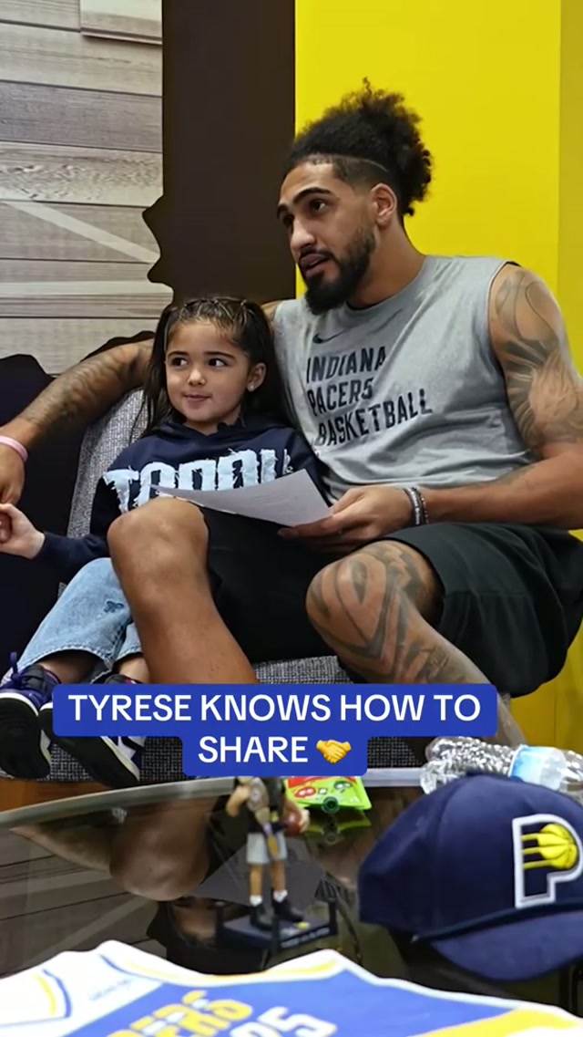 Tyrese Haliburton knows how to share 🤝 #nba #tyresehaliburton #pacers #basketball #indianapacers 