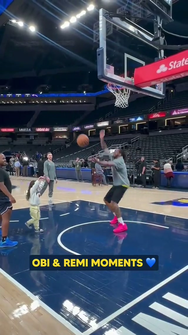 Obi Toppin is back and so are pregame #GirlDad moments with his daughter Remi 💙 #nba #pacers #obitoppin #basketball