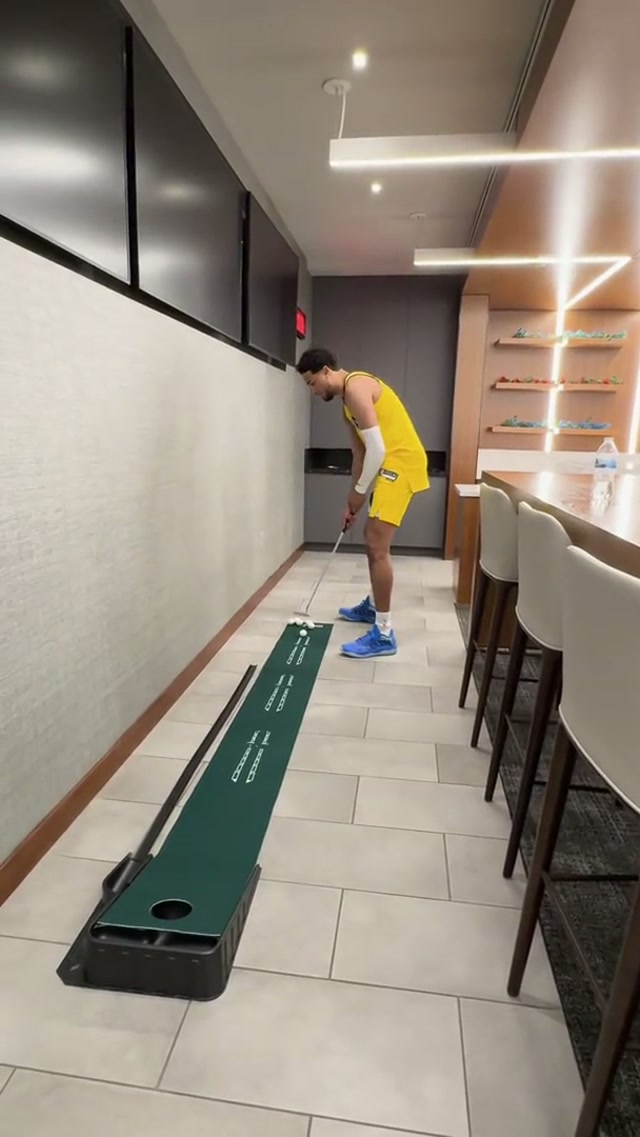 Tyrese Haliburton took on the Locker Room Time Trials on Media Day ⏱️😂 #pacers #nba #basketball #timetrial #mediaday 