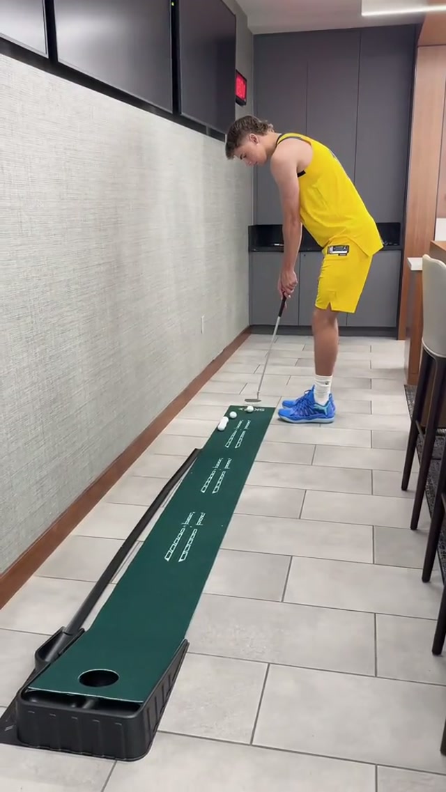 Johnny Furphy took on the Locker Room Time Trials on Media Day ⏱️ #pacers #nba #basketball #timetrial #mediaday