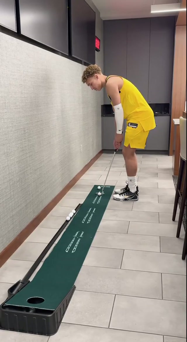 Taelon Peter took on the Locker Room Time Trials on Media Day ⏱️ #pacers #nba #basketball #timetrial #mediaday
