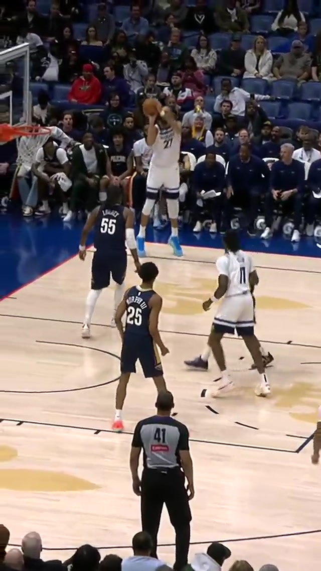 OH MY GOODNESS VALENTINE #nba #neworleans #dunk #pelicans 