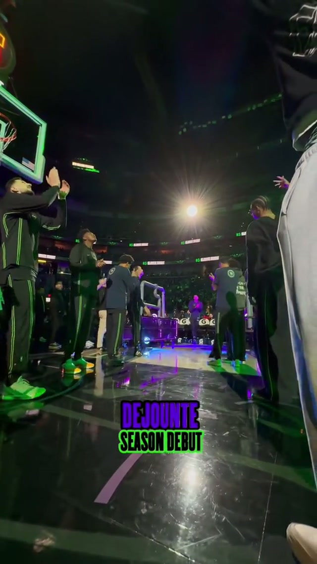 Welcome back Dejounte 👏 #neworleanspelicans #dejountemurray #hesback #debut #nbabasketball