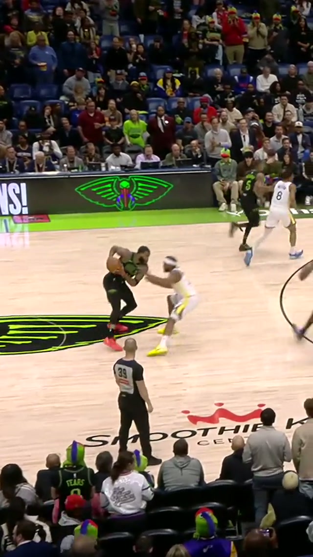 FIRST PLAY OF THE GAME?! 🤯 #neworleanspelicans #dejountemurray #hesback #nbabasketball #nbahighlights 