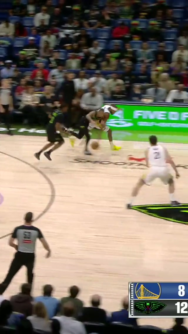 ZION DUNK INCOMING 🚨#neworleanspelicans #nbahighlights #zion #dunk #warriors