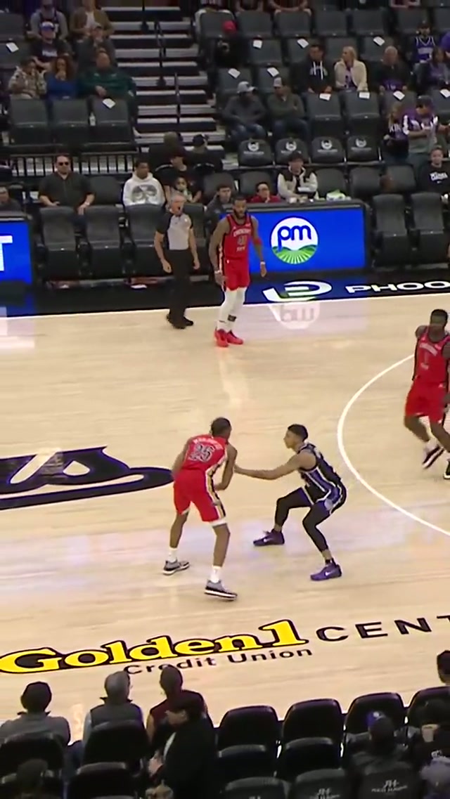 REVERSE! REVERSE! 🔄 #neworleanspelicans #dunk #nbahighlights 