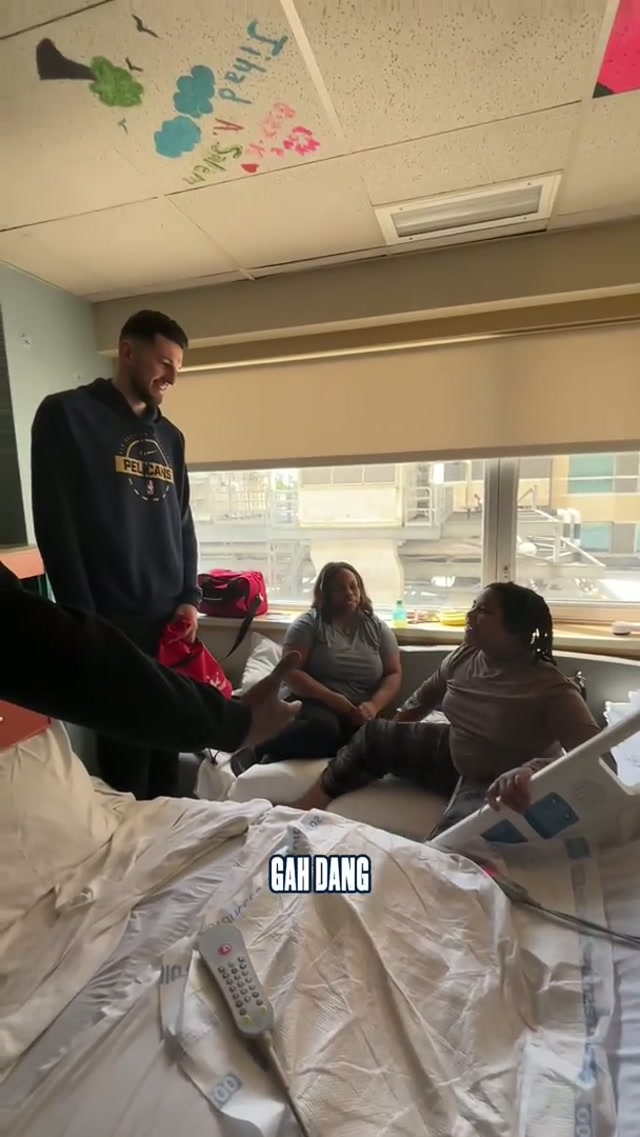 let em know 😂

#wholesome #nba #pelicans #makingmemories #funnyvideo 