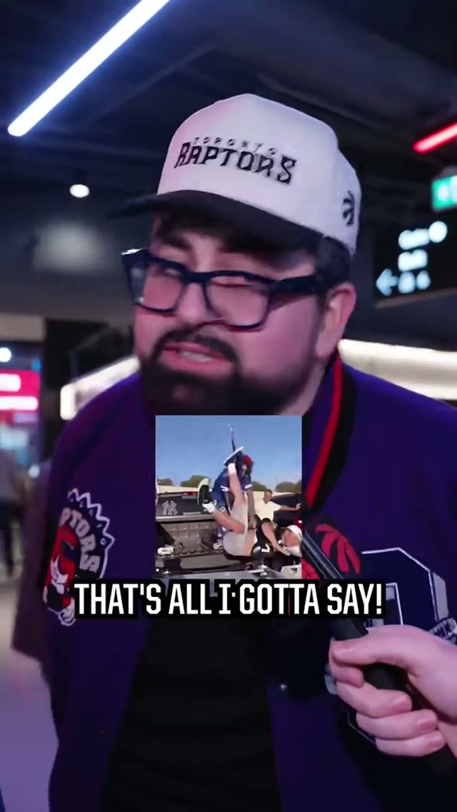 BACK WITH ANOTHER FANS’ HOT TAKE: WHAT’S CRAZIER — JURASSIC PARK IN THE PLAYOFFS OR BILLS MAFIA ON MONDAY NIGHT? 🔥 #raptors #bills #fyp 