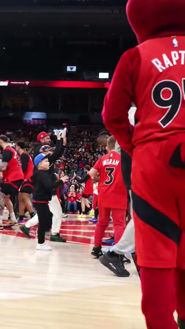 Simon Says : Players vs. Fans edition 👀

Presented by @Canadian Tire 