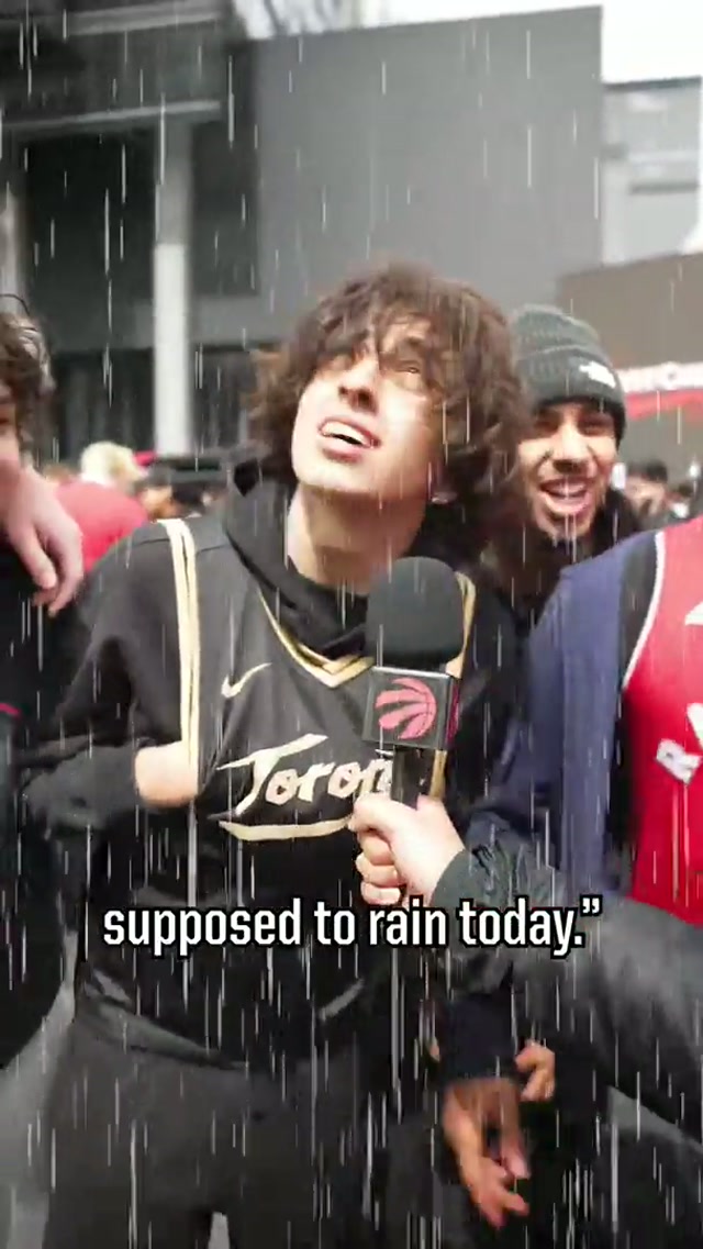 FANS’ HOT TAKES 🎤
RAIN OR SNOW, WE STILL OUTSIDE.

Game 2 energy loading 🔥 