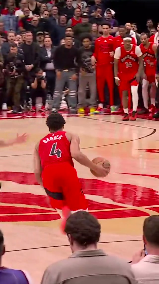 don’t lie… you’ve watched this at least 100x already 
#rjbarrett #raptors #nba 