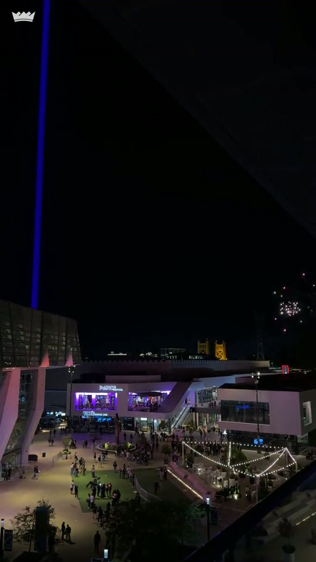 sweet beams... and fire works 🟣🔦 🎆