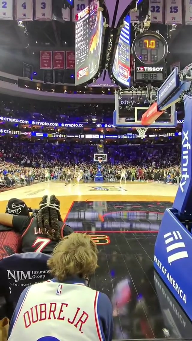 crazy finish in South Philly tonight !! #sixers #philly #nba #tyresemaxey #vjedgecombe 