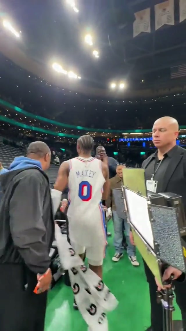 @Bow Wow x @Tyresemaxey3 #nba #bowwow #76ers 