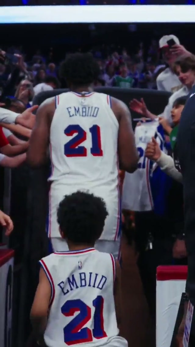 Joel and his mini! #sixers #nba #joelembiid 