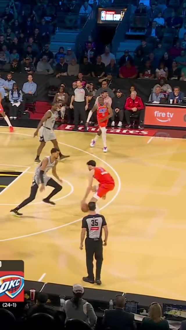 alien doing alien things 👽 #nba #spurs #wemby #victorwembanyama 📺 NBA on Spurs 