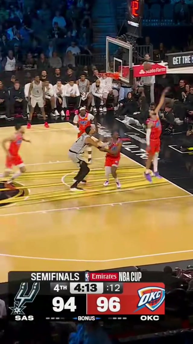 ALIENS IN LAS VEGAS 👽 #nba #spurs #wemby #victorwembanyama 