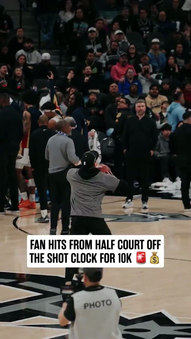 Straight cash off the shot clock 🏦👏 #spurs #nba #sanantonio 