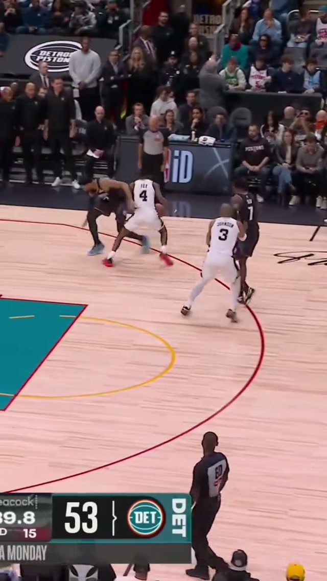 THROW IT DOWN KELDON 💪 #nba #spurs #keldonjohnson  📺 Peacock