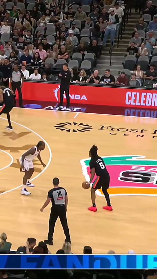 🦊➡️👽 #spurs #nba #wemby #deaaronfox