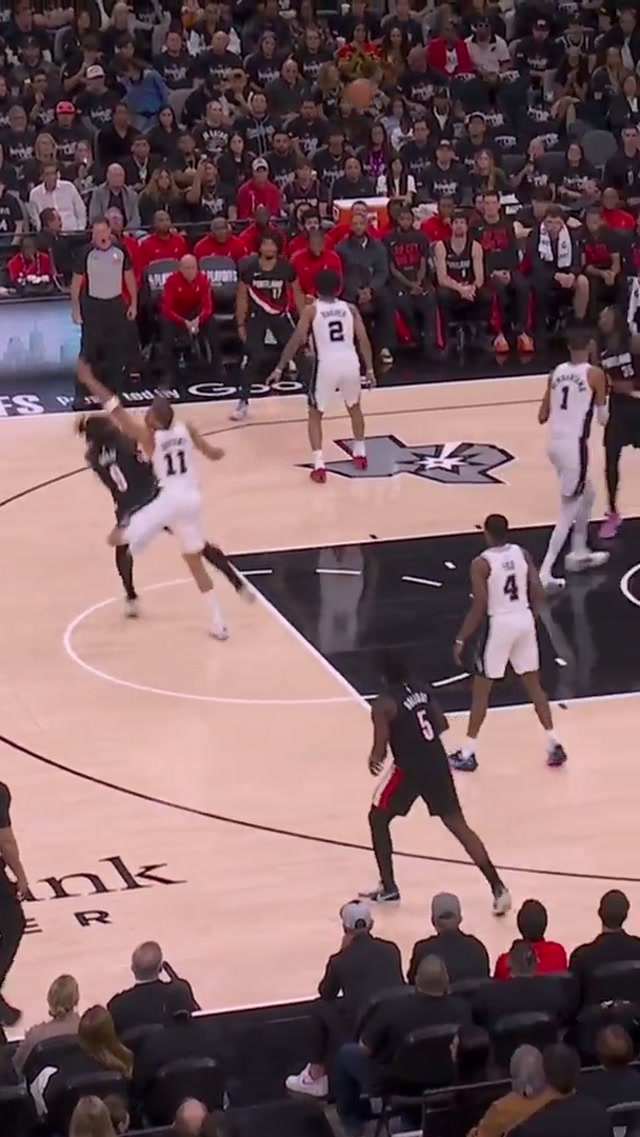 AIR CARTER ‼️  #nba #spurs #carterbryant
