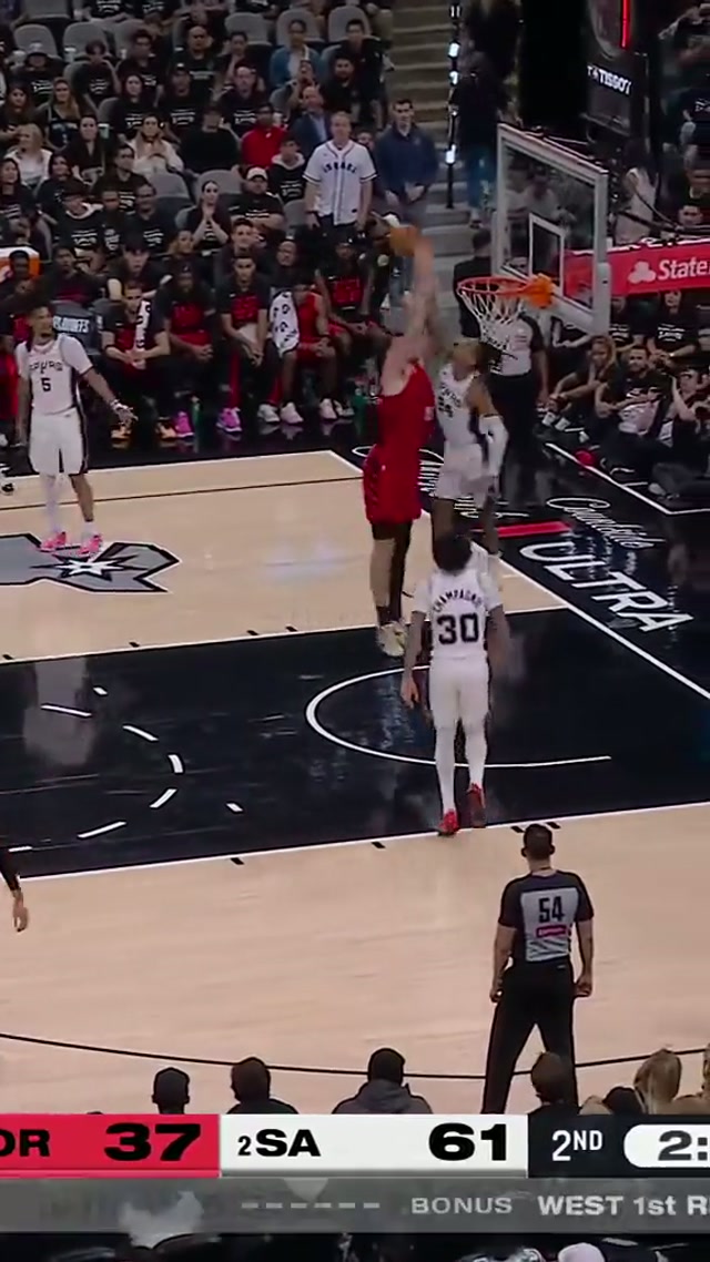 AND-1 LUKE 😤 #Spurs #nbaplayoffs #NBA #lukekornet