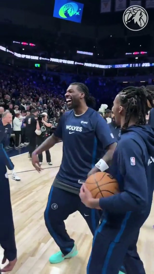 Vibe check. 🐺 #minnesota #nba #timberwolves 